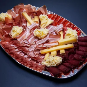 Assiette Charcuterie (fromage, pain de seigle)