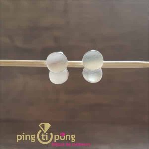 Boucles d&rsquo;oreilles Pétales en argent du créateur Kelim Design