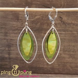 Boucles d’oreilles dormeuses vert fonçé et vert clair – bijoux en nacre et argent La petite Sardine – Made in France