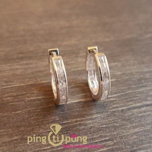 Petites boucles d&rsquo;oreilles en argent 925 rhodié et oxydes blancs de CANYON