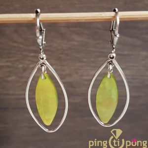 BouclDormeuses pétales vert anis en nacre et argent La petite Sardine – Made in France