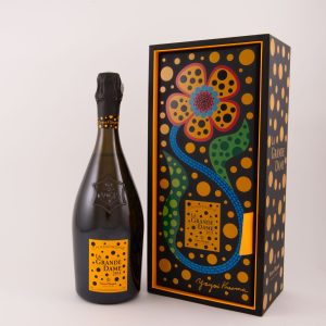 Négociant manipulant « La Grande Dame par Yayoi Kusama » 2012