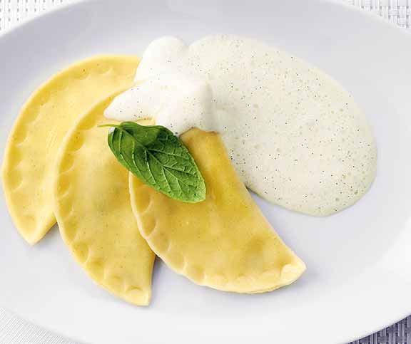 Mezzelune au fromage à raclette AOP, crème au citron