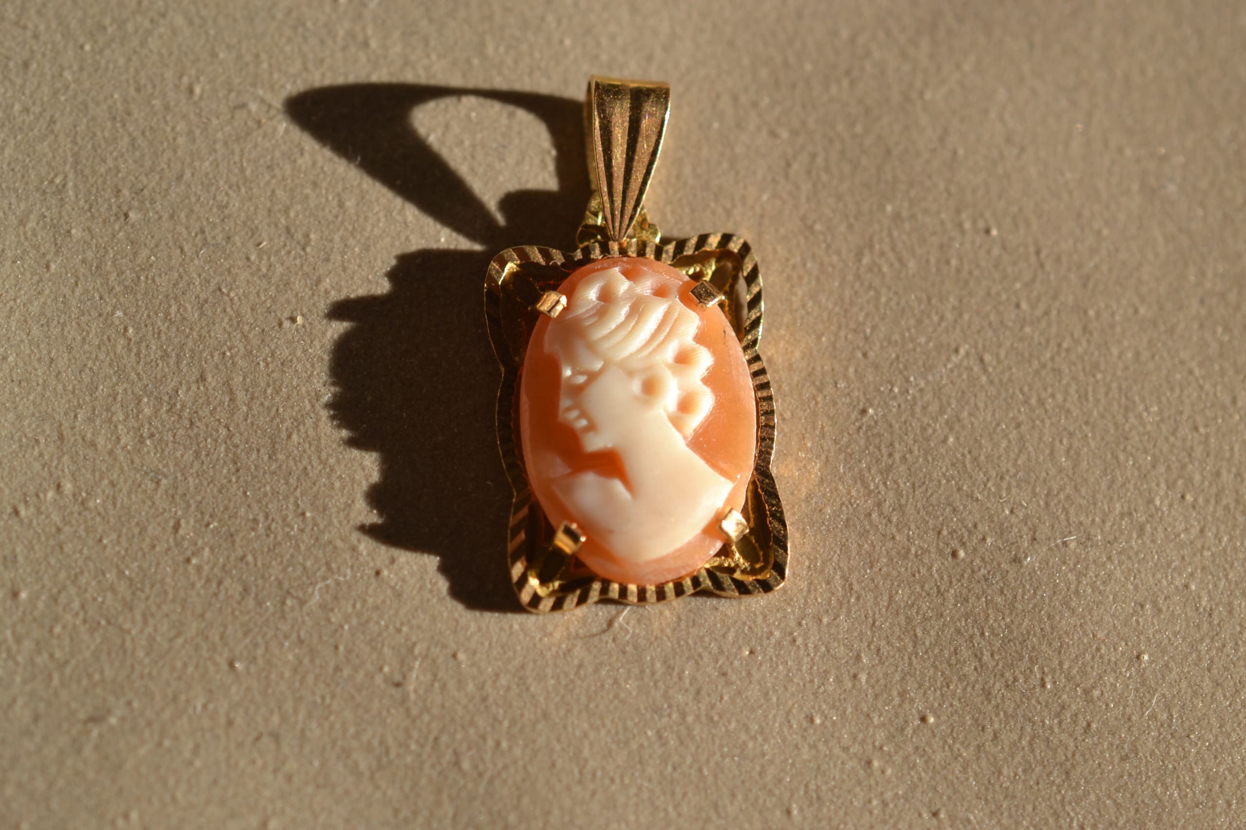 Pendentif Camée monture facettée