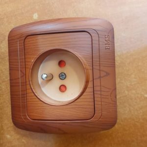 Prises murals optique bois – 220v – 240v