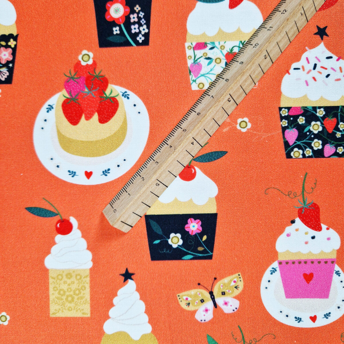 Tissu Strawberry Tea Cup Cakes – Image 2