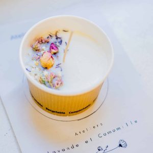 Créez votre bougie décorée aux fleurs séchées
