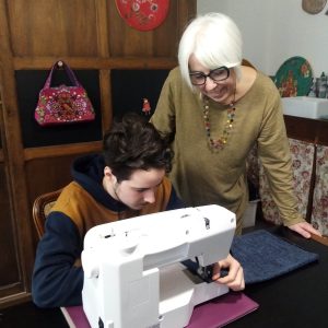 Initiez-vous à la réparation et la retouche vêtements