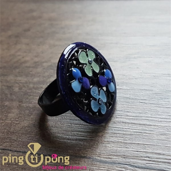 Bague émail fleurs bleues et résille – Image 2