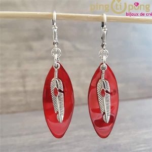 Boucles d’oreilles indiennes plume rouge en nacre