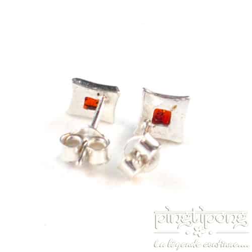 Boucles d’oreilles puces carrées en argent et ambre cognac Balticambre – Image 3