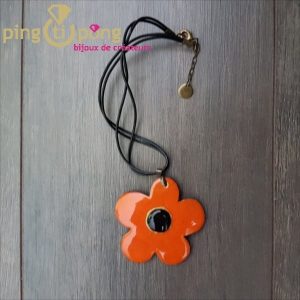 Collier fleur en véritable céramique émaillée orange et noir C. ALLOING