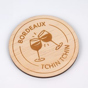 Sous-verre en bois rond – avec gravure «Tchin Tchin BORDEAUX»