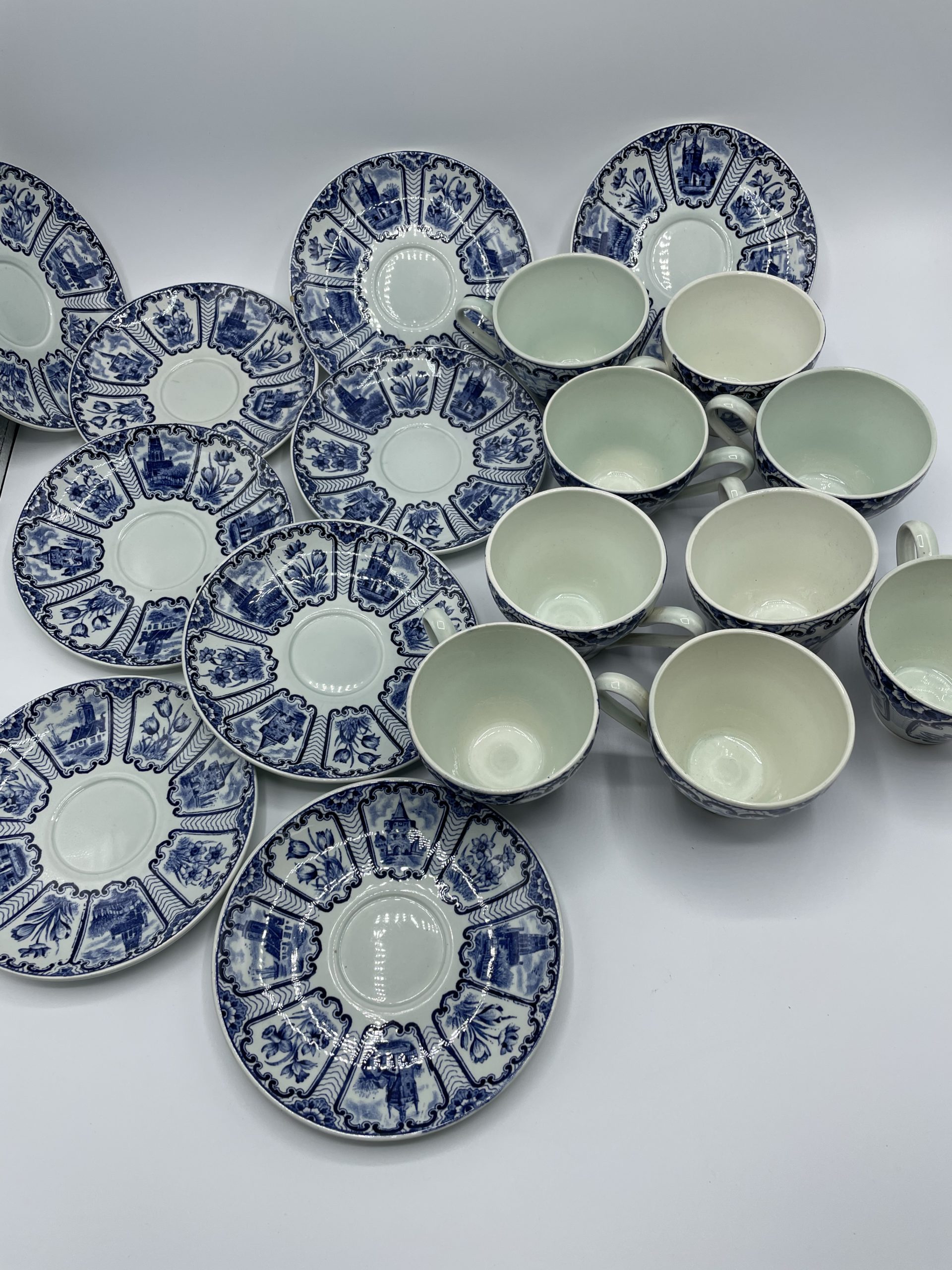 Tasses et soucoupes hollandaises Real Dutch