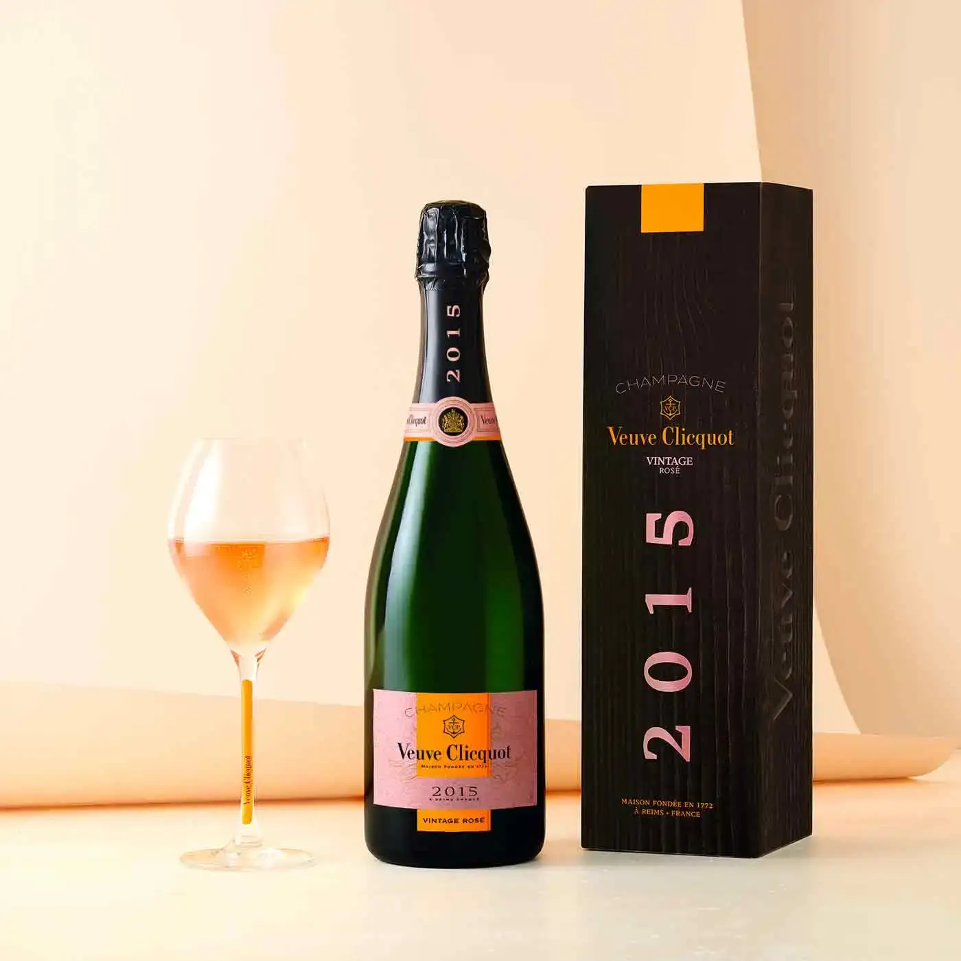 Veuve Clicquot Vintage Rosé 2015 Bouteille avec coffret – Image 3