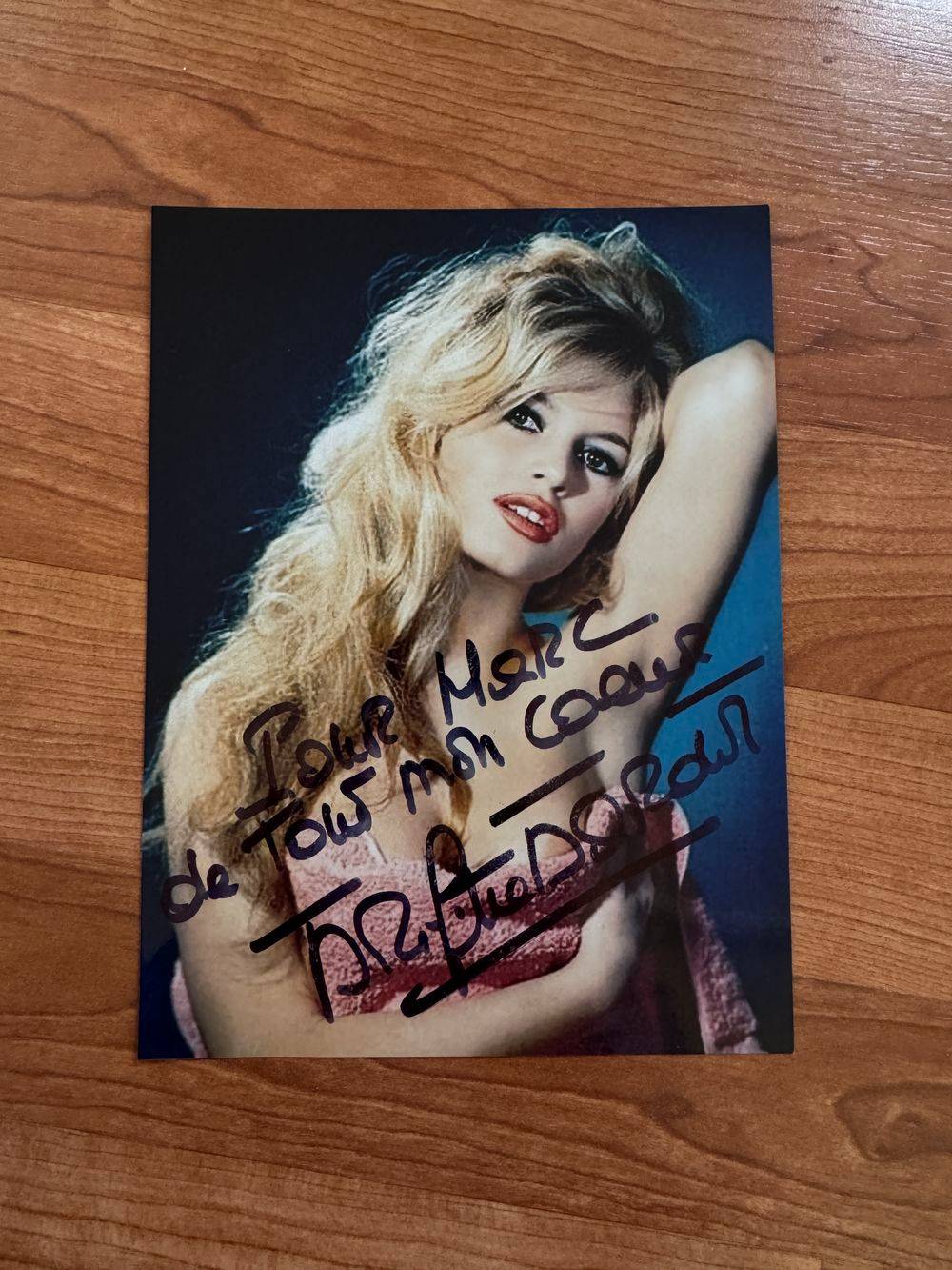 Dédicace – Autographe – Rare photo beau format signée au feutre noir par Brigitte Bardot – Format 15×20 – Collection – Vintage