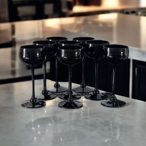 Joli lot de 8 verres à apéro en Cristal Noir – très rares – Introuvables – Vintage
