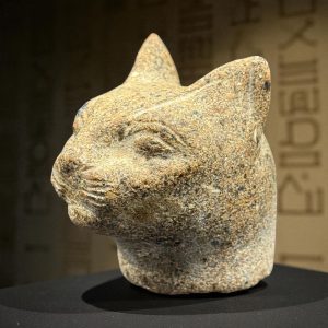 Ancienne et unique sculpture de tête de chat en grès – Déesse Egyptienne Bastet – Rare – Circa 1980 – Collection – Déco