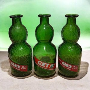 Lot / ensemble de trois anciennes grandes et différentes Carafes publicitaires – Get 27 – Verres lisse et granuleux – Collection – Vintage – Déco bistrot – bar