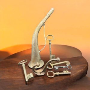 Ensemble / Lot de sept objets en métal dont clés anciennes – Décoration – Collection – Vintage
